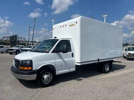 2025 GMC Savana Cutaway 3500 1WT Cutaway Van