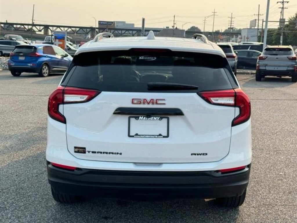 Used 2024 GMC Terrain SLT SUV