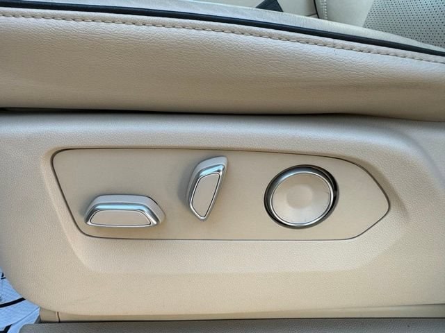 2024 Cadillac Escalade Premium Luxury - Photo 12