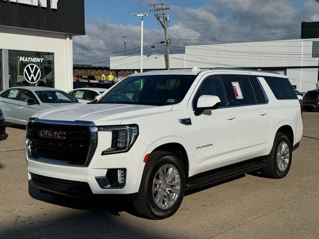 2022 GMC Yukon 4WD SLE's photo