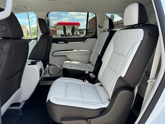 2026 GMC Acadia Denali - Photo 10