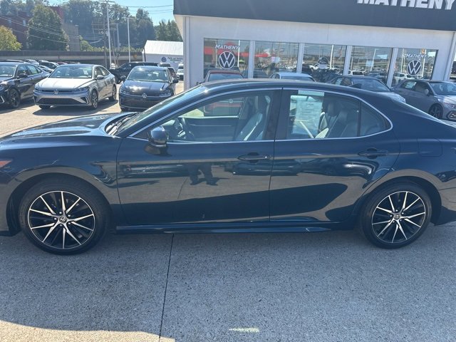 2021 Toyota Camry SE photo 2
