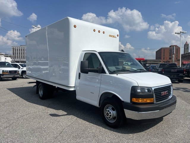 2025 Gmc Savana Cutaway 3500 photo 2