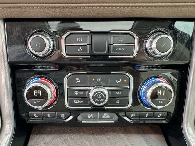 2024 GMC Yukon XL Denali - Photo 17