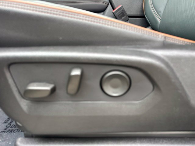 2025 GMC Yukon AT4 - Photo 11