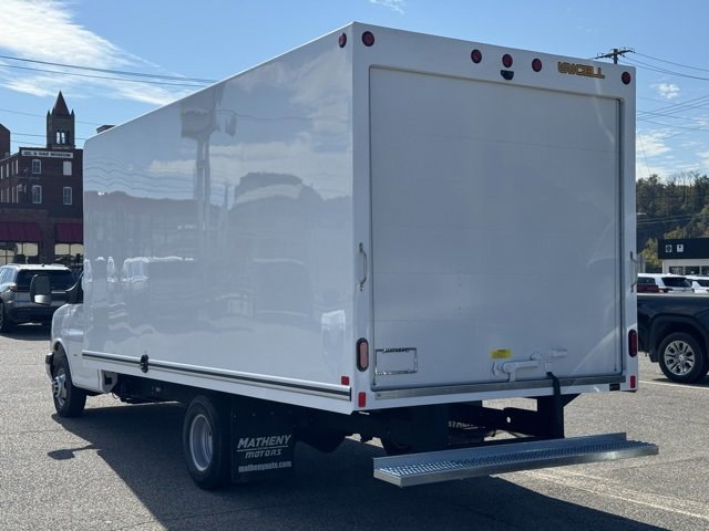 2025 Gmc Savana Cutaway 3500 photo 3