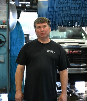 Staff member Jamie Moyer  from ID_648c57