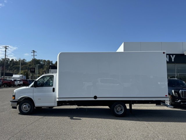 2025 Gmc Savana Cutaway 3500 photo 2