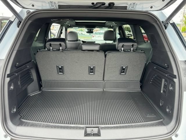 2026 GMC Acadia Denali - Photo 9