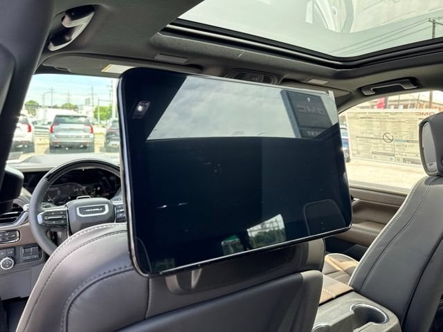 2026 GMC Yukon XL Denali Ultimate - Photo 17