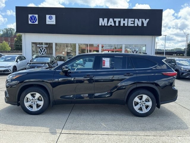 Used 2022 Toyota Highlander LE with VIN 5TDBZRBHXNS597023 for sale in Parkersburg, WV