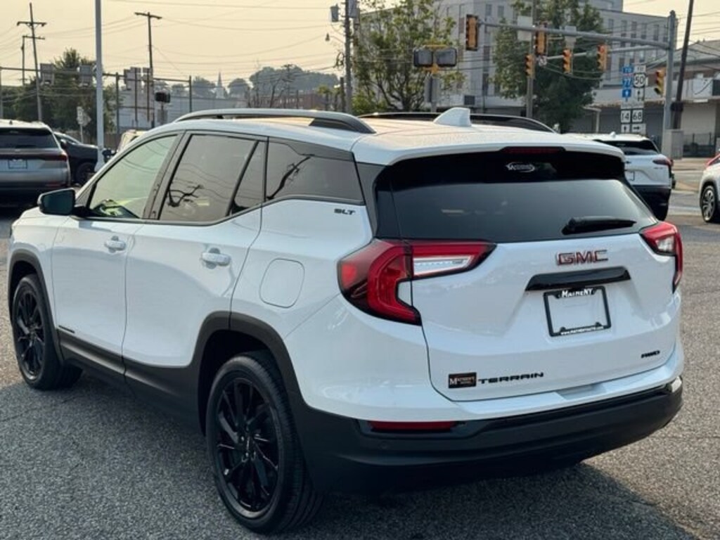 Used 2024 GMC Terrain SLT SUV