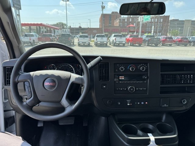 2025 Gmc Savana Cargo 3500 photo 4