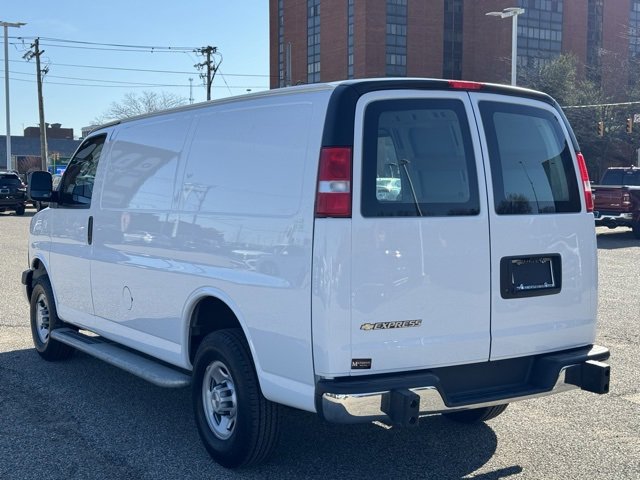 2023 Chevrolet Express Cargo 2500 Van photo 3