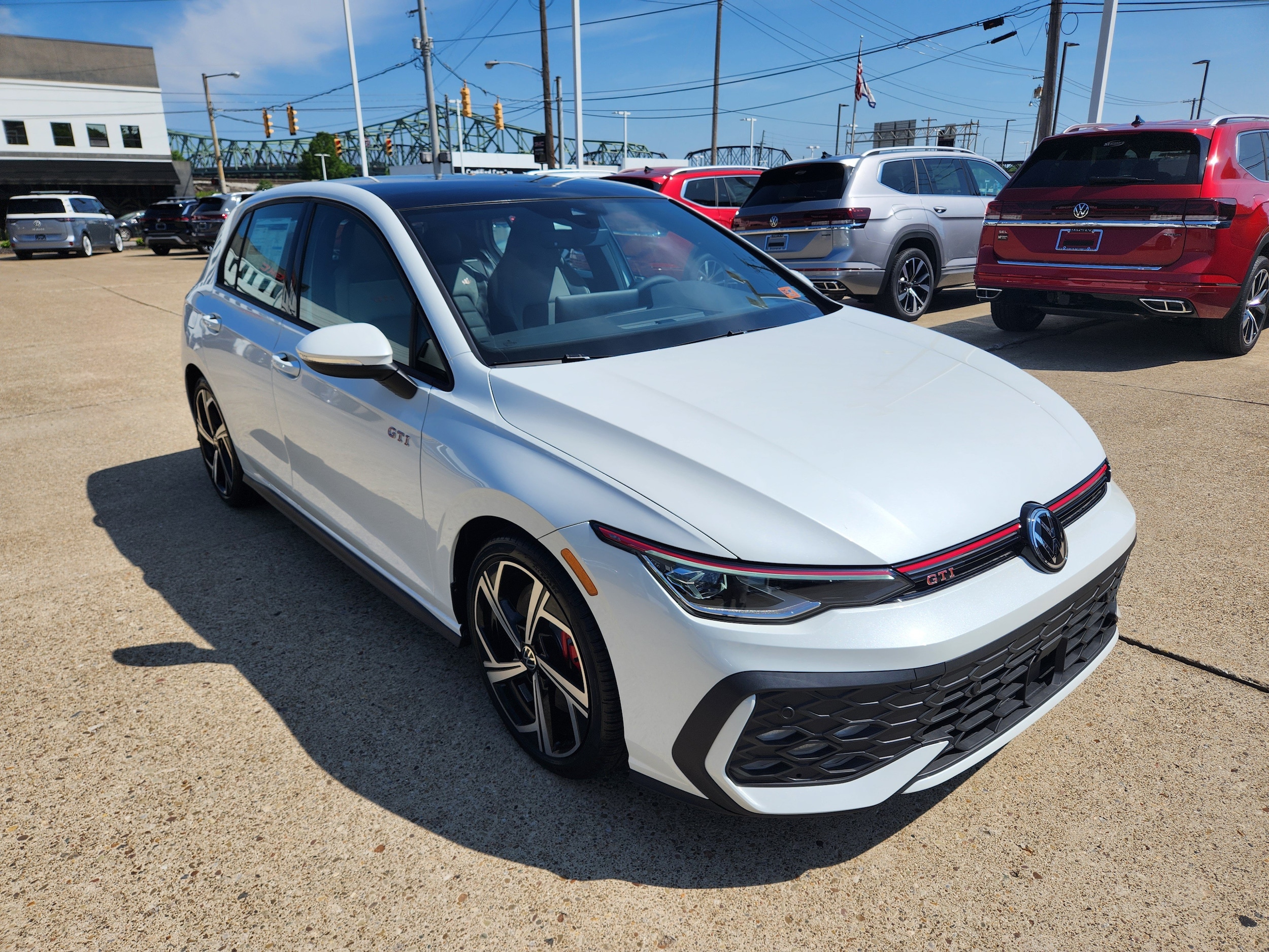 2025 Volkswagen Golf GTI SE - Photo 8