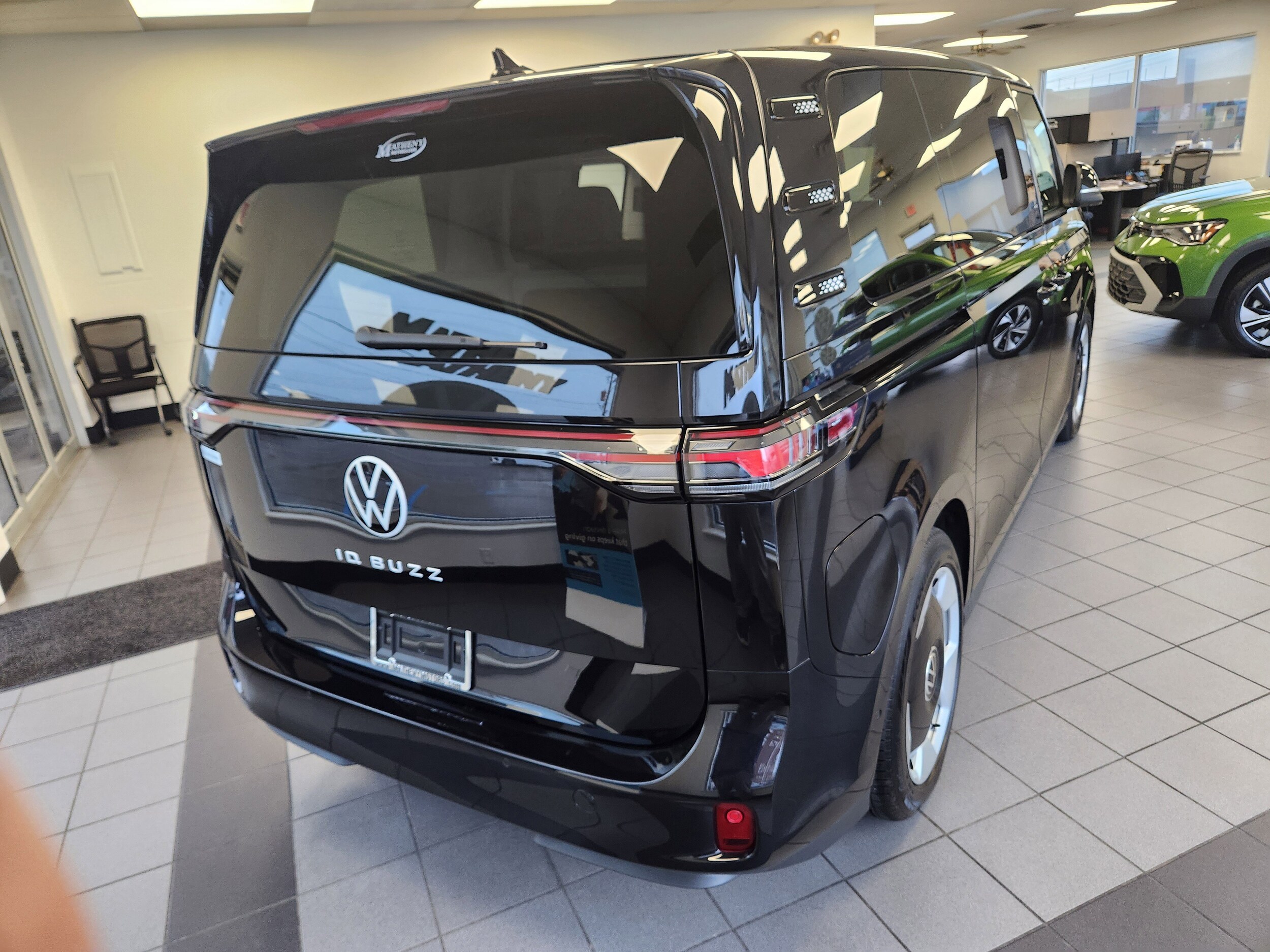 2025 Volkswagen ID. Buzz Pro Plus photo 3