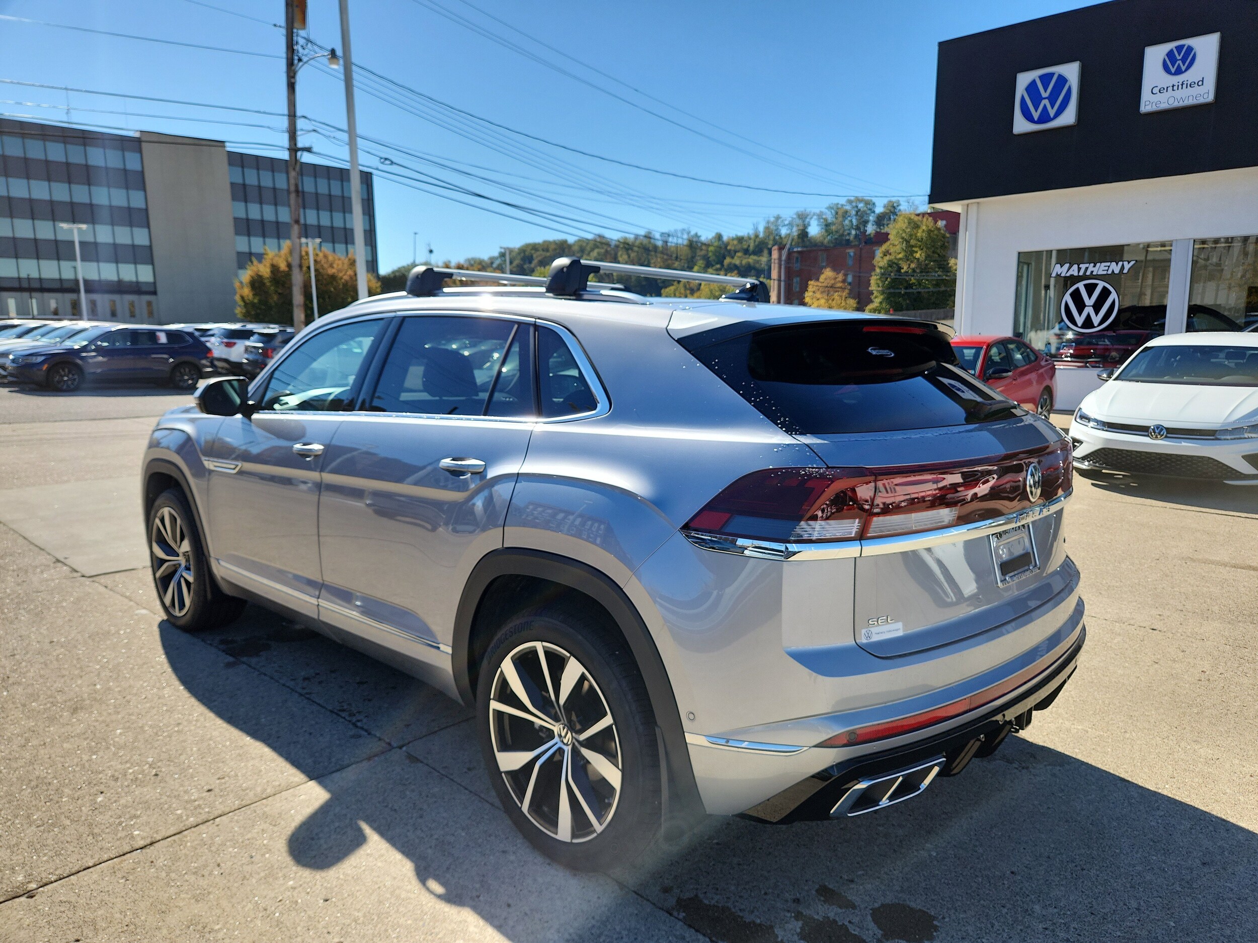 2026 Volkswagen Atlas Cross Sport SEL Premium R-Line photo 3