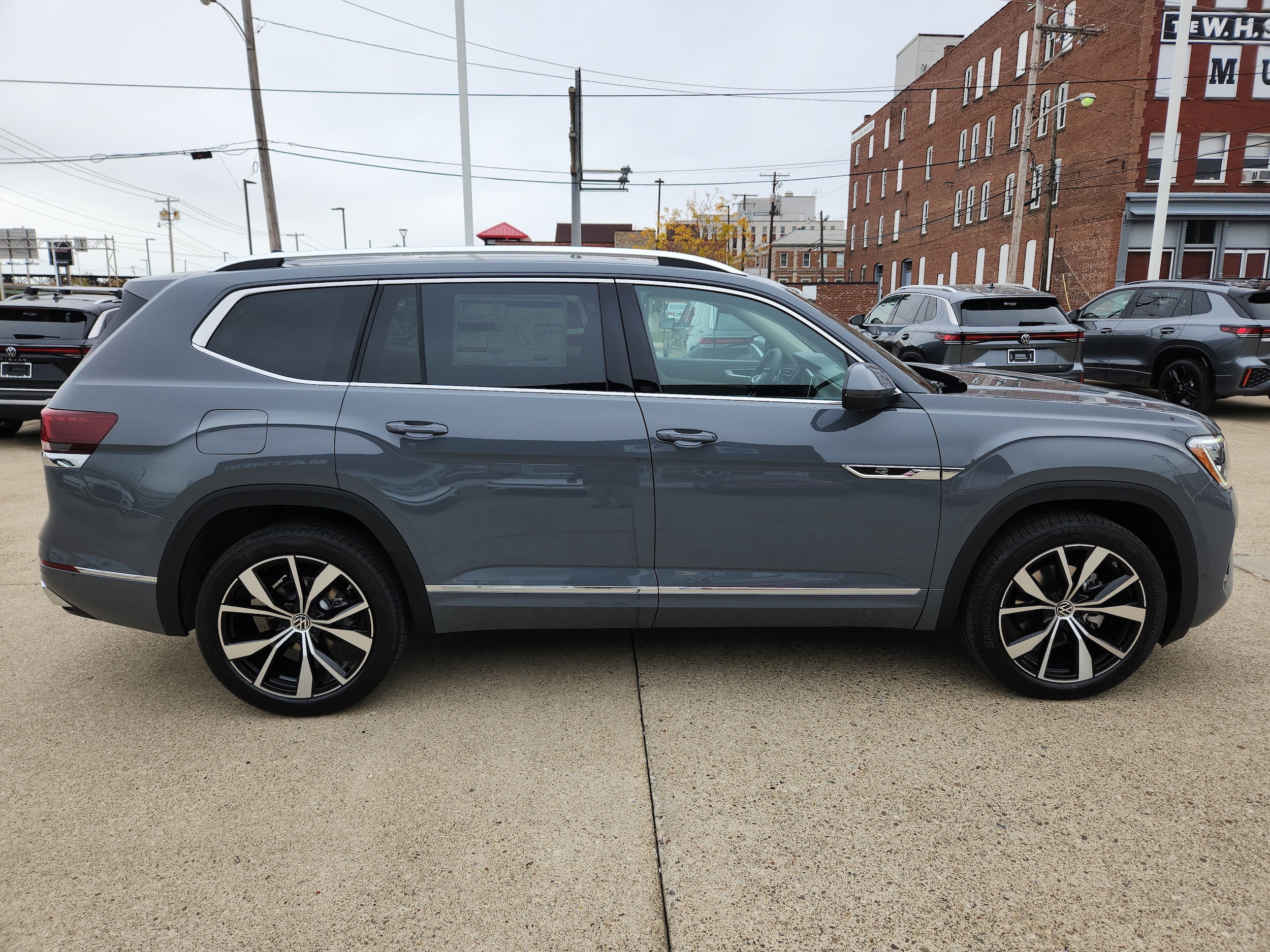 2026 Volkswagen Atlas SEL Premium R-Line - Photo 9