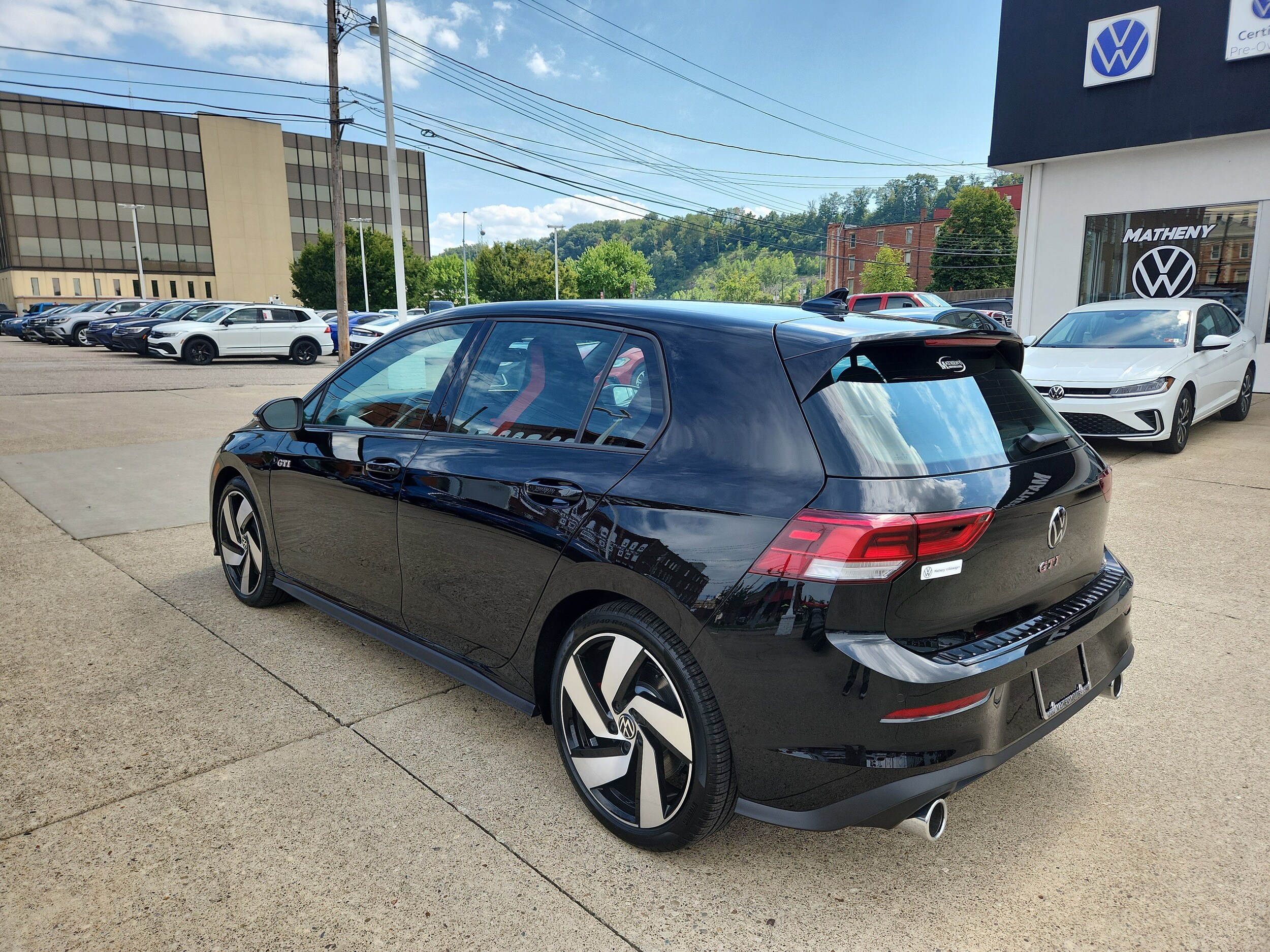 2025 Volkswagen Golf GTI S photo 2