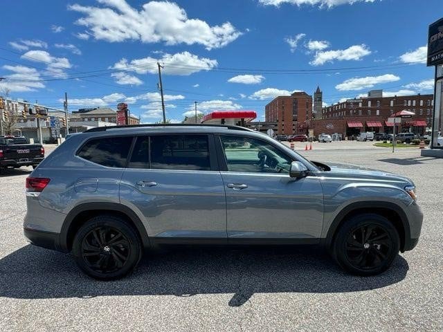 2022 Volkswagen Atlas SE w/Tech - Photo 7