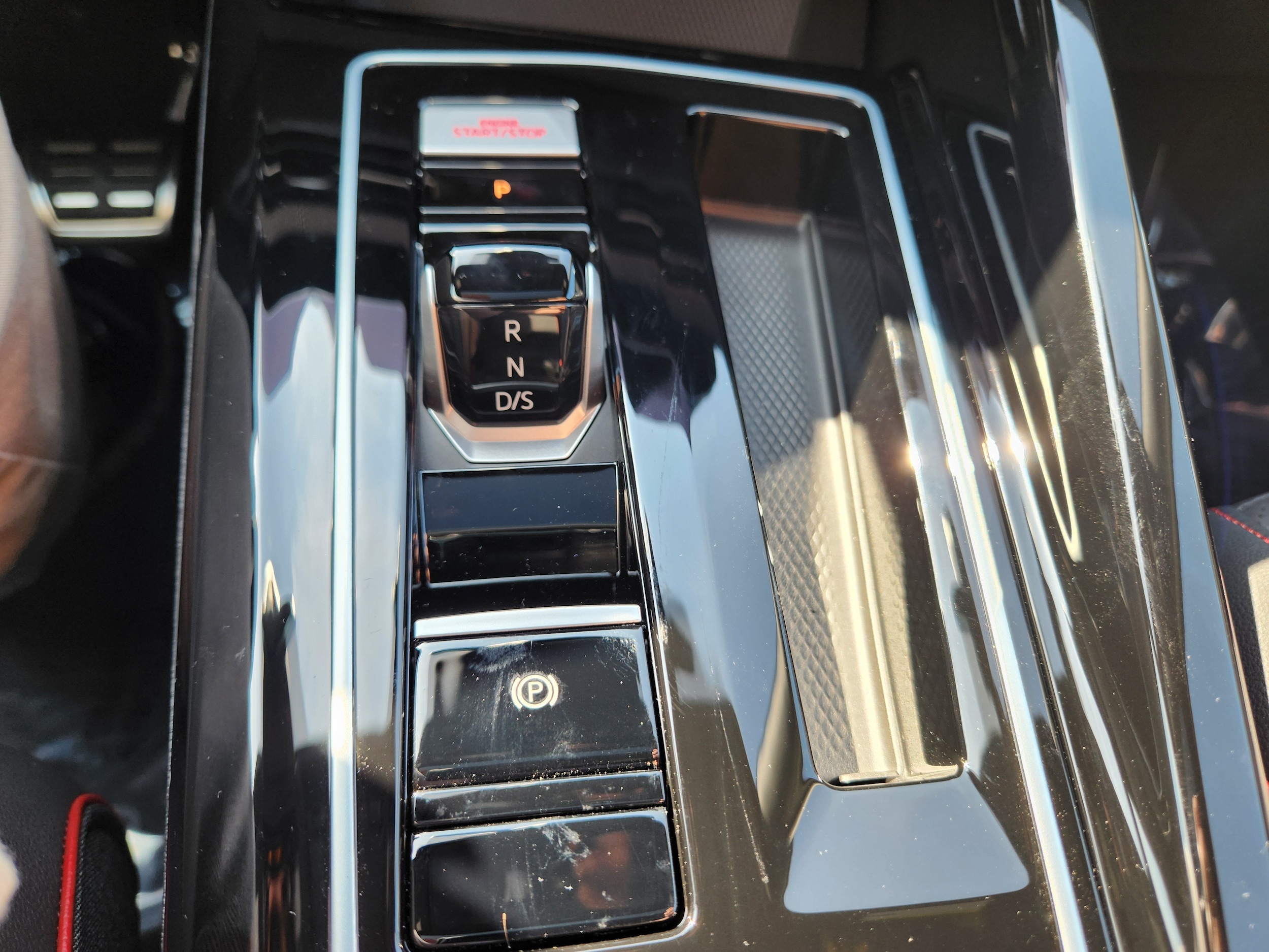 2025 Volkswagen Golf GTI SE - Photo 16