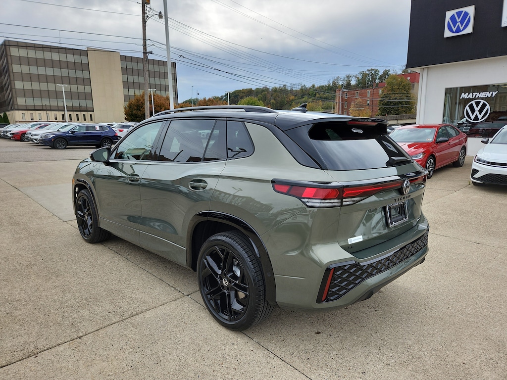 New 2026 Volkswagen Tiguan 2.0T SE R-Line Black SUV