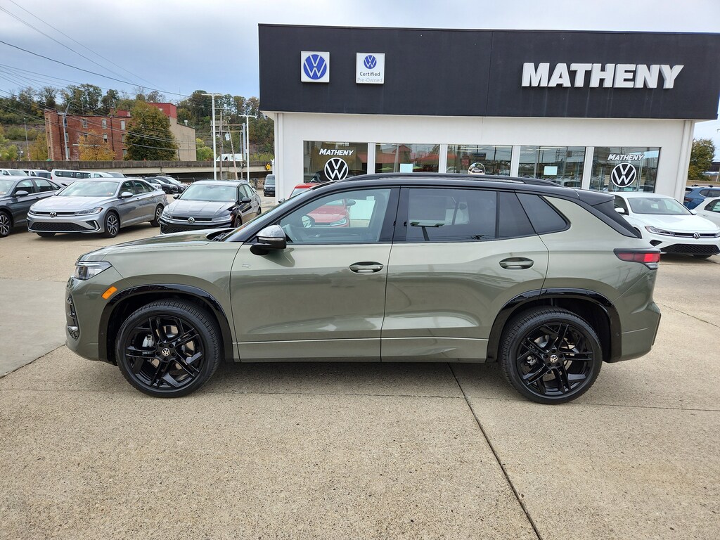 New 2026 Volkswagen Tiguan 2.0T SE R-Line Black SUV