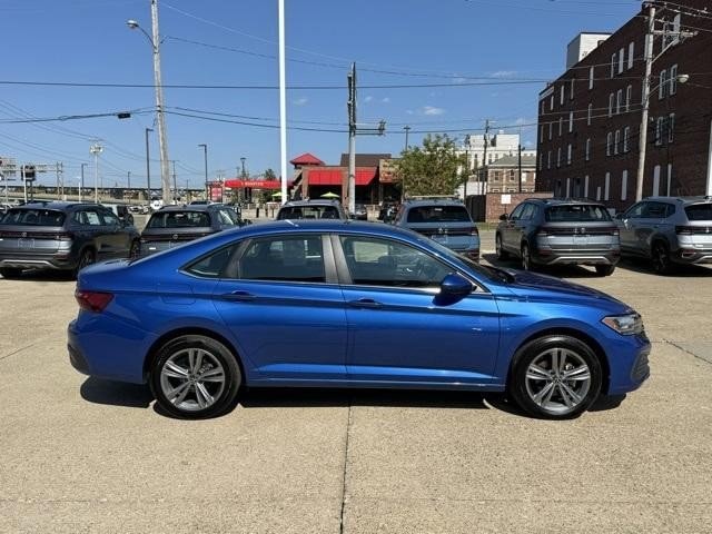 3VW7M7BU0RM000423