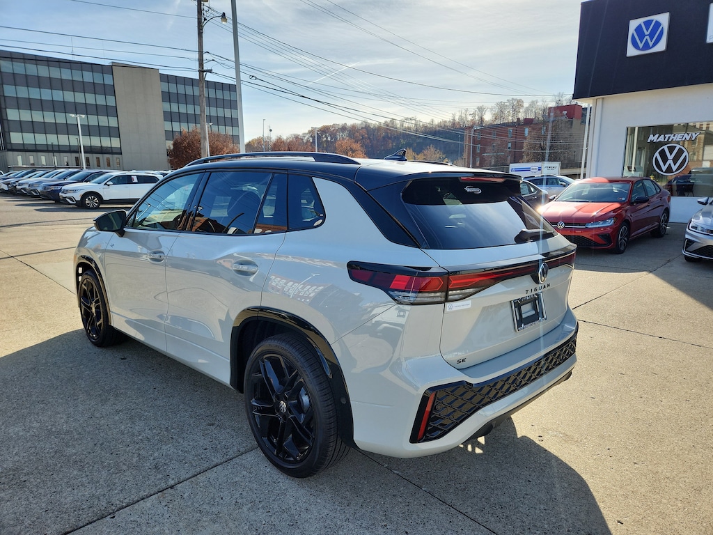 New 2026 Volkswagen Tiguan 2.0T SE R-Line Black SUV