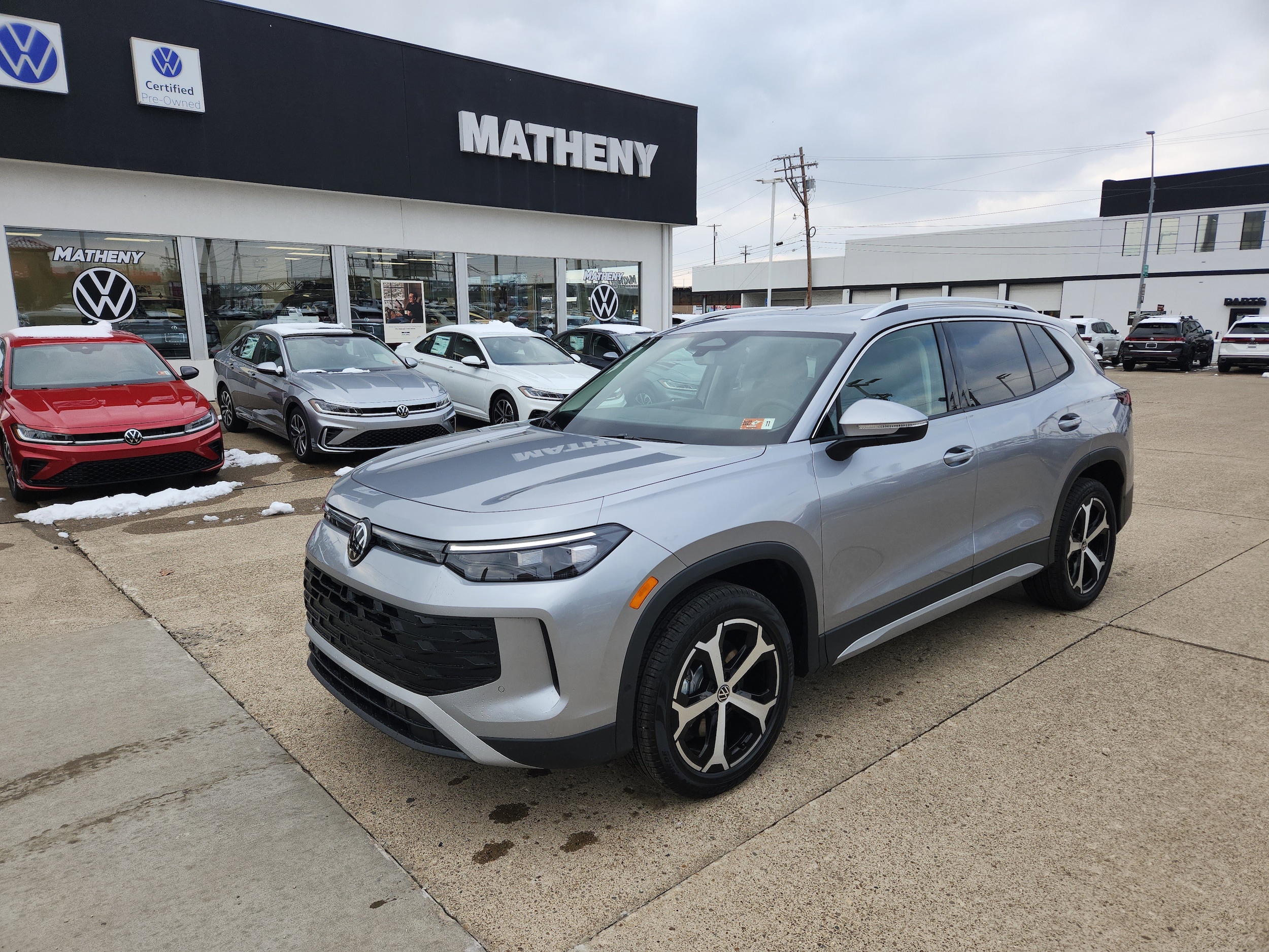 2026 Volkswagen Tiguan SE's photo