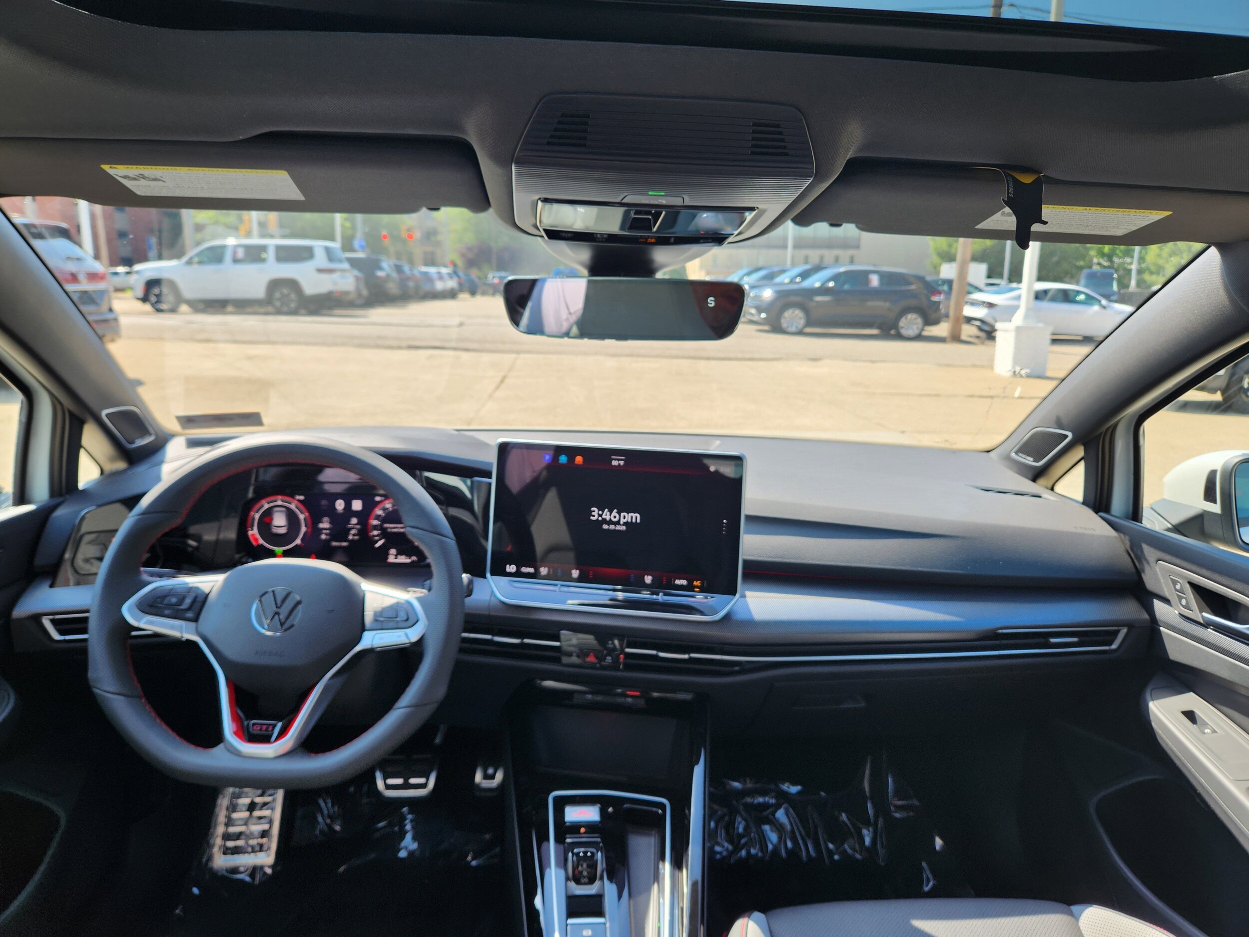 2025 Volkswagen Golf GTI SE - Photo 11