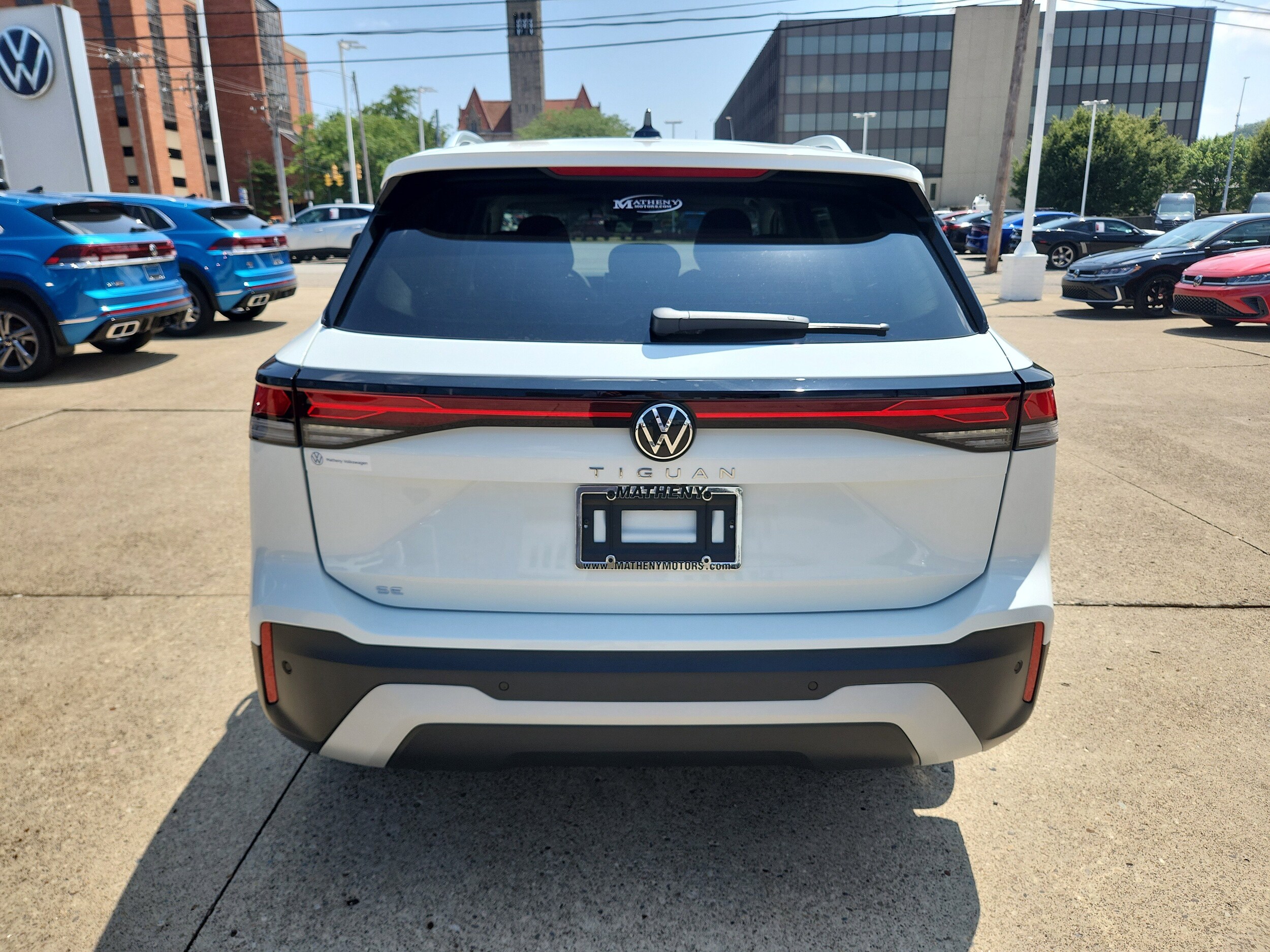 2025 Volkswagen Tiguan SE photo 3
