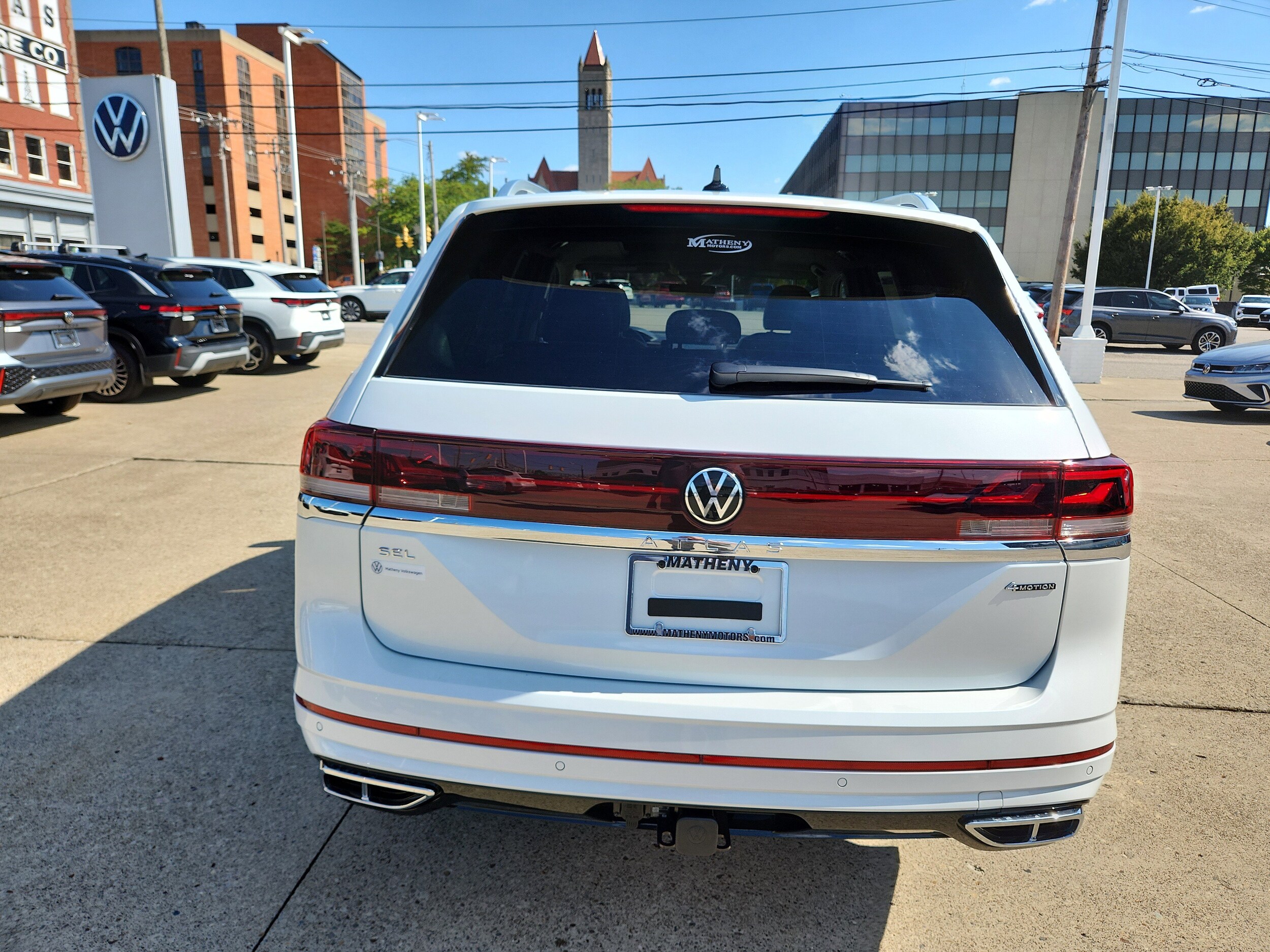 2026 Volkswagen Atlas SEL Premium R-Line photo 2