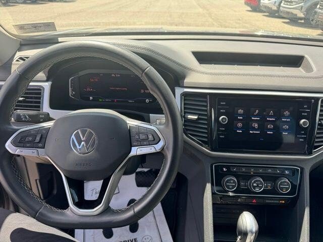 2022 Volkswagen Atlas SE w/Tech - Photo 12