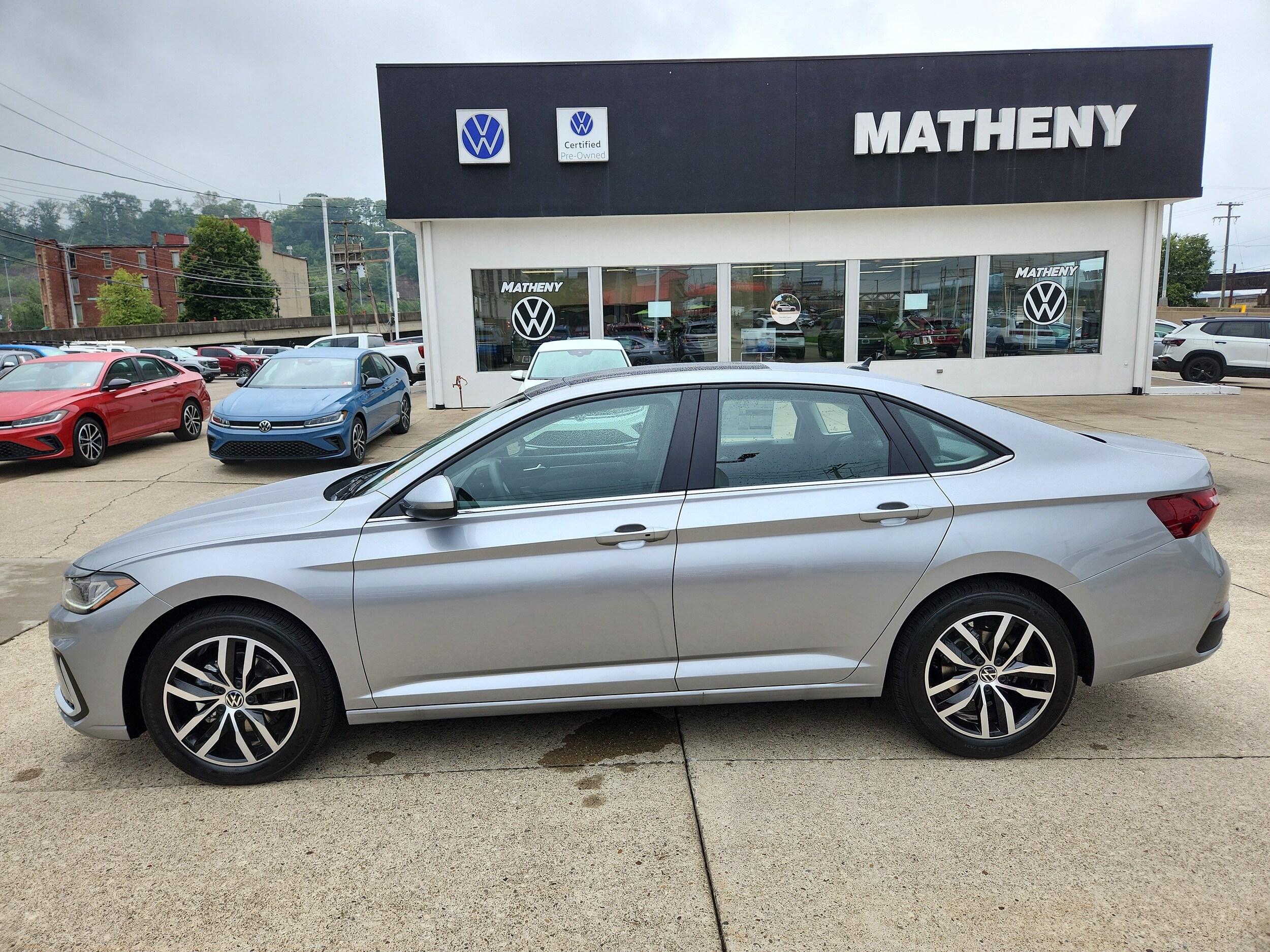 2025 Volkswagen Jetta 1.5T SE photo 2