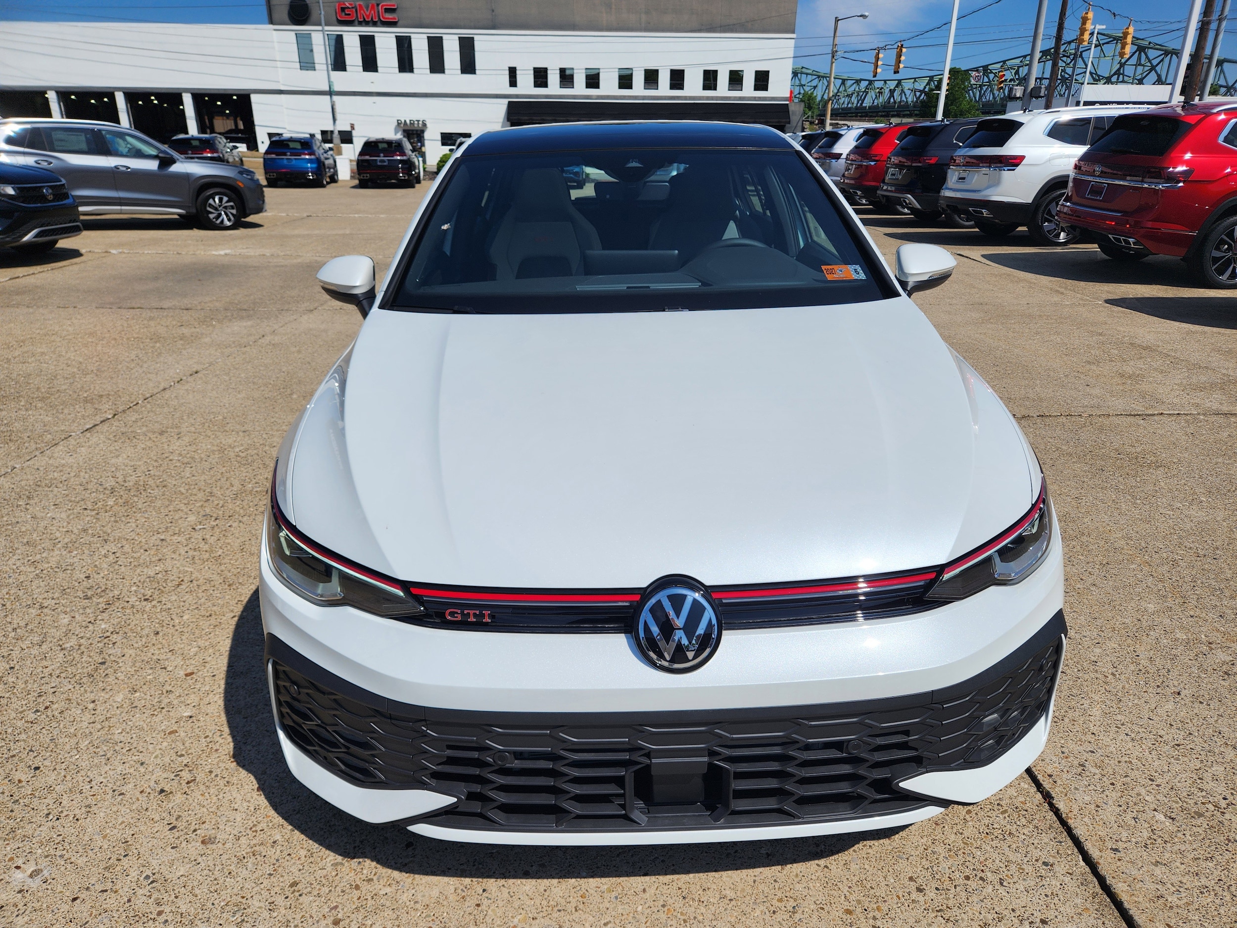 2025 Volkswagen Golf GTI SE - Photo 8