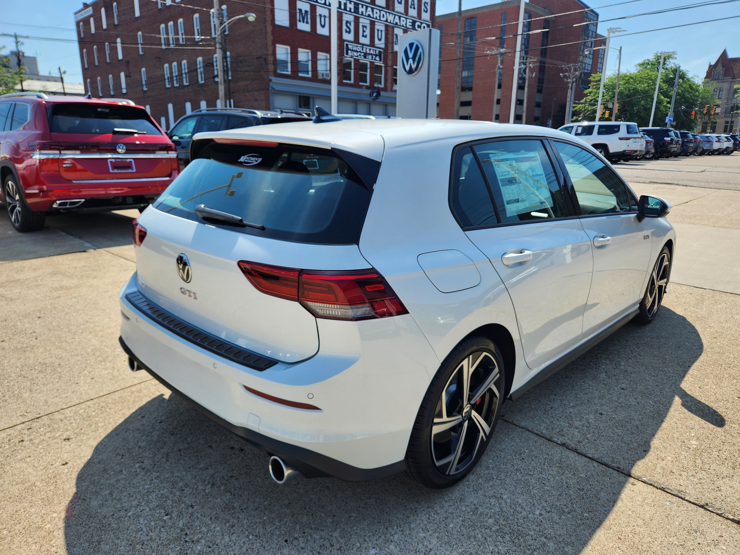 2025 Volkswagen Golf GTI SE - Photo 6