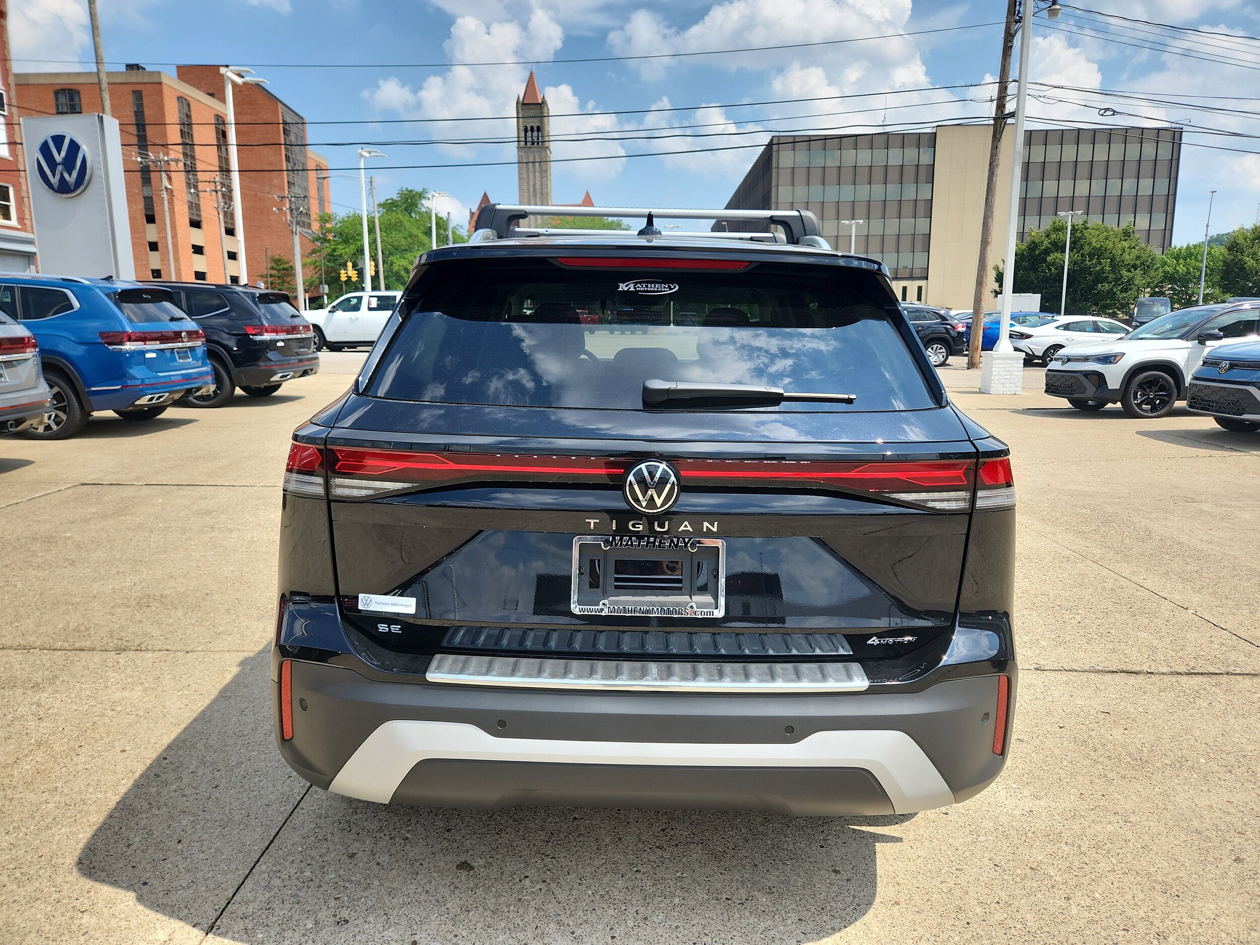 2025 Volkswagen Tiguan SE photo 4