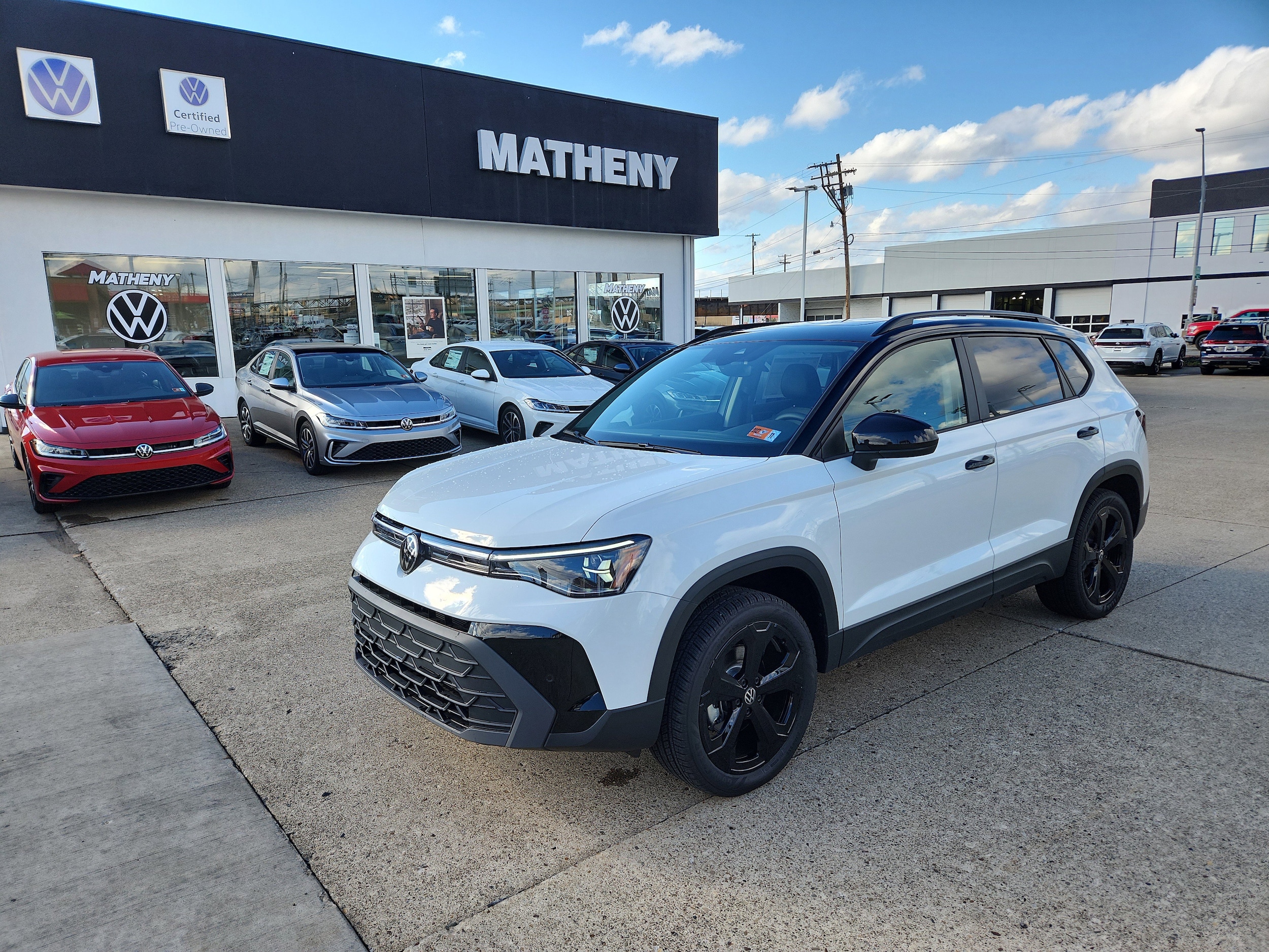 2026 Volkswagen Taos SE Black's photo