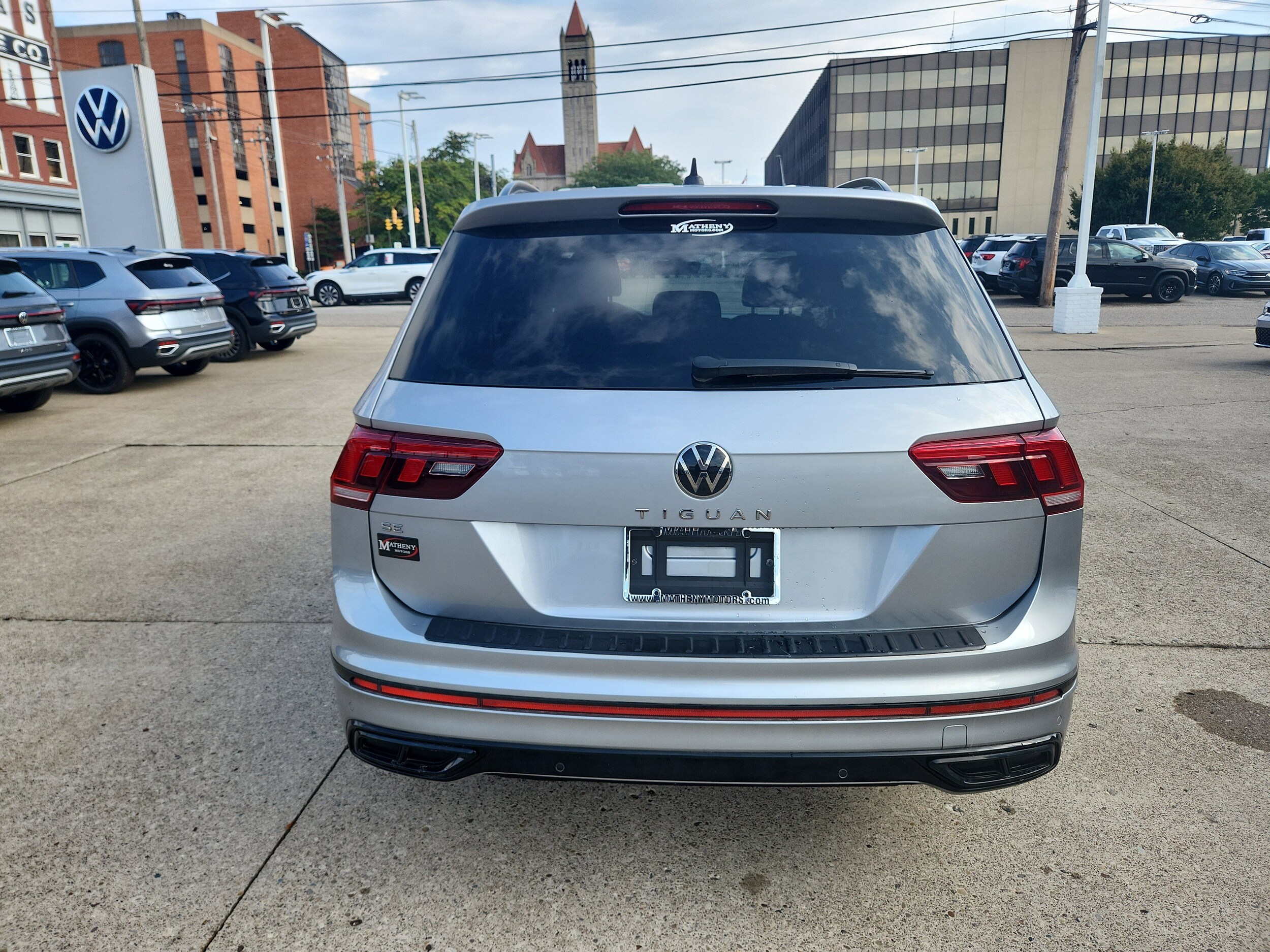 2023 Volkswagen Tiguan SE R-Line Black photo 2