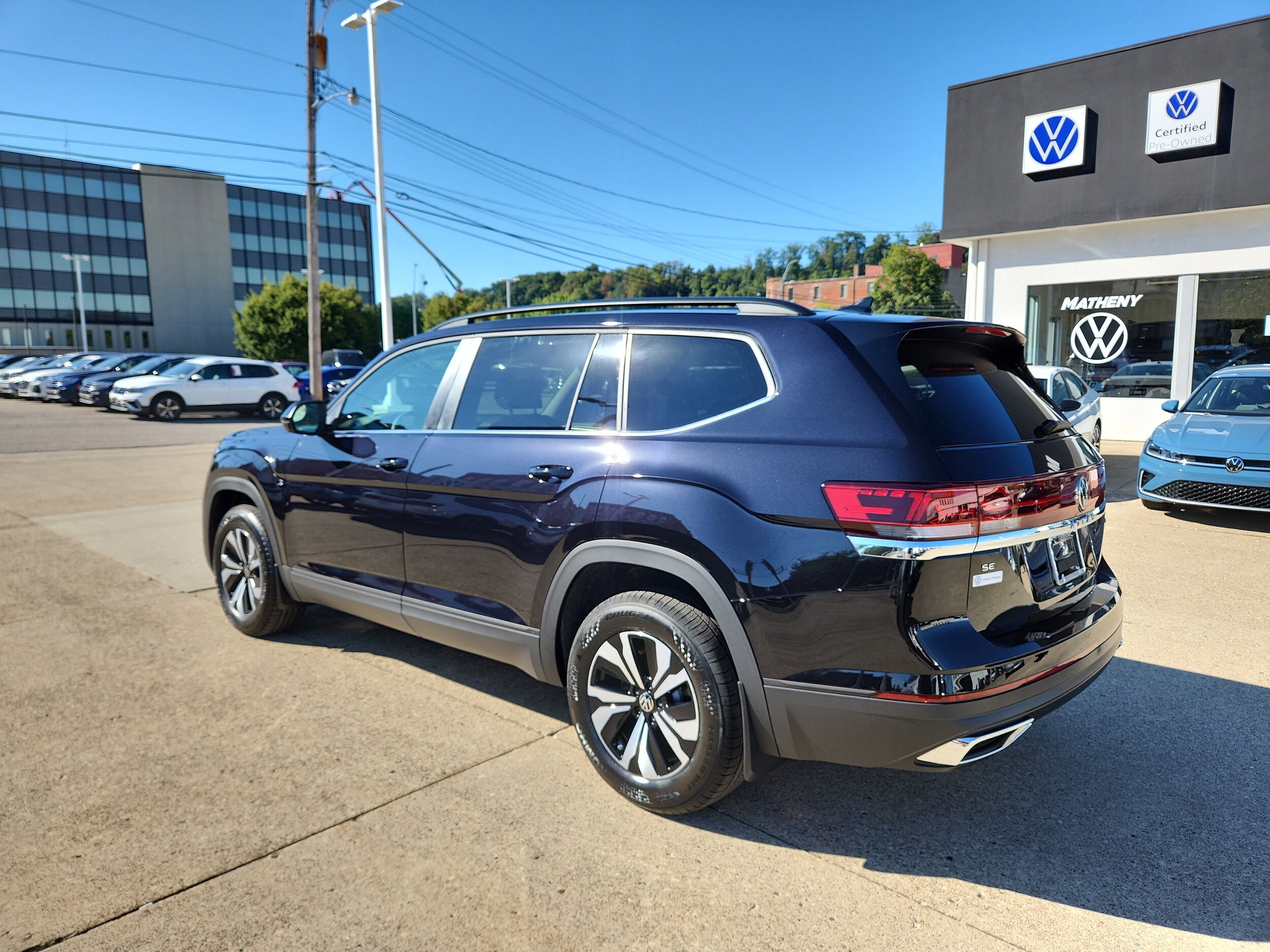2026 Volkswagen Atlas SE photo 2
