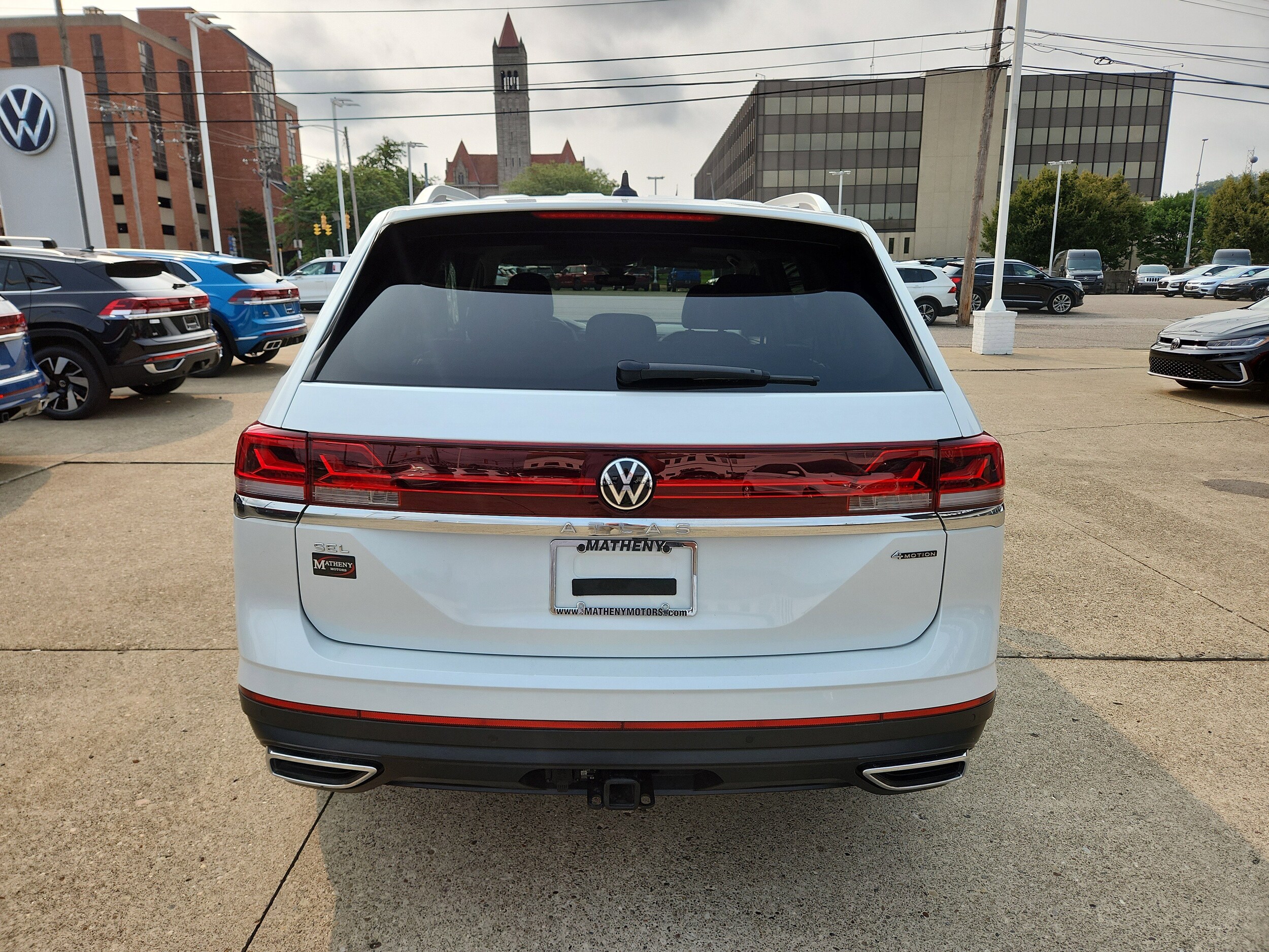 2024 Volkswagen Atlas SEL photo 3