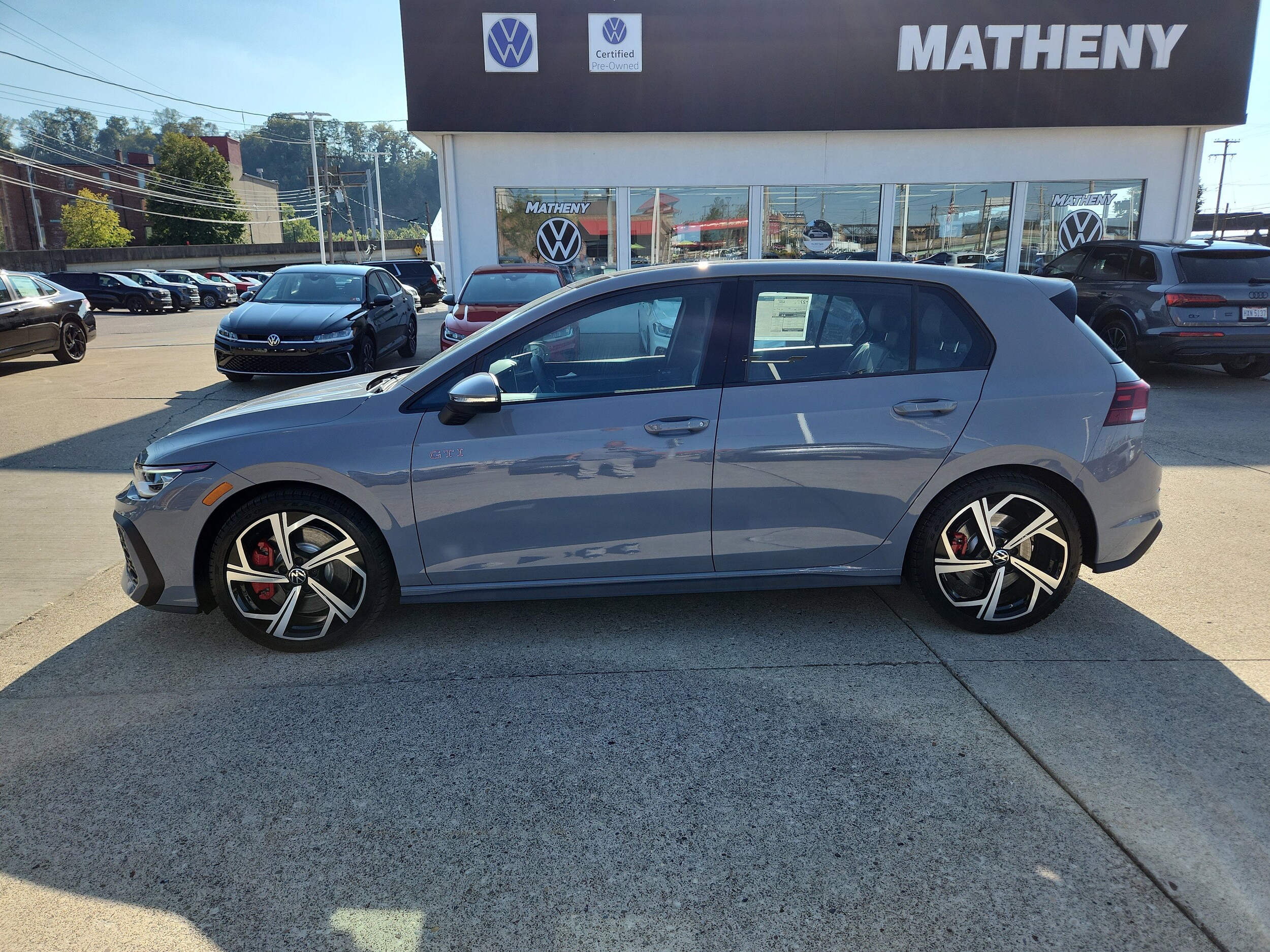 2025 Volkswagen Golf GTI SE photo 2
