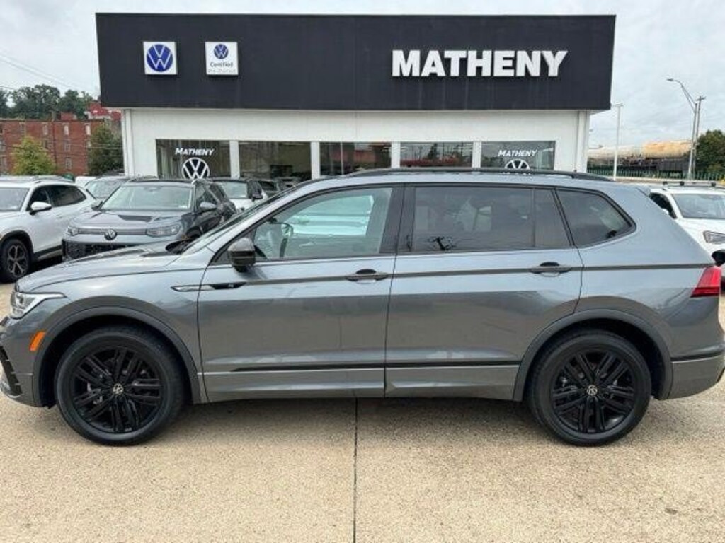 Certified 2022 Volkswagen Tiguan 2.0T SE R-Line Black SUV