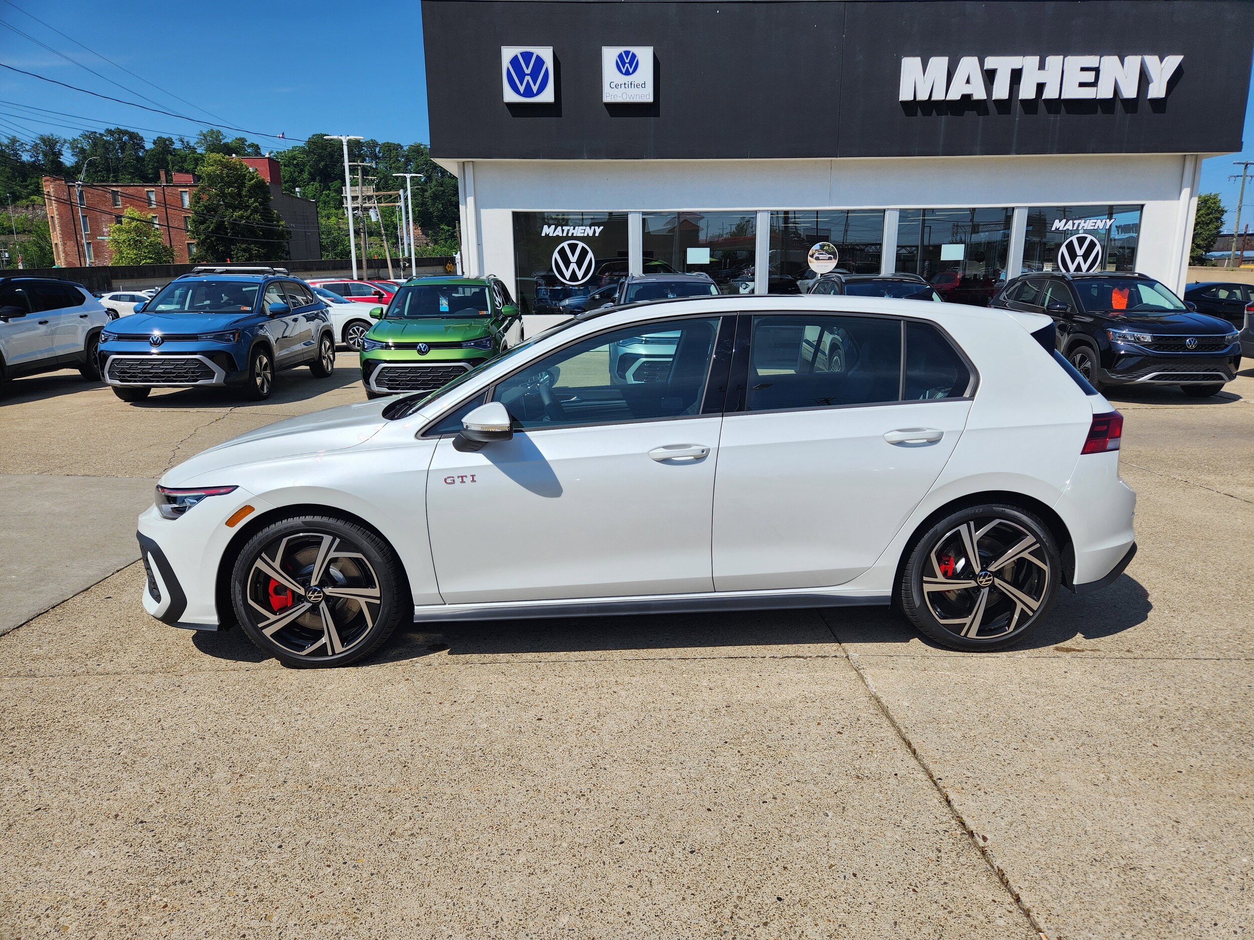 2025 Volkswagen Golf GTI SE photo 2