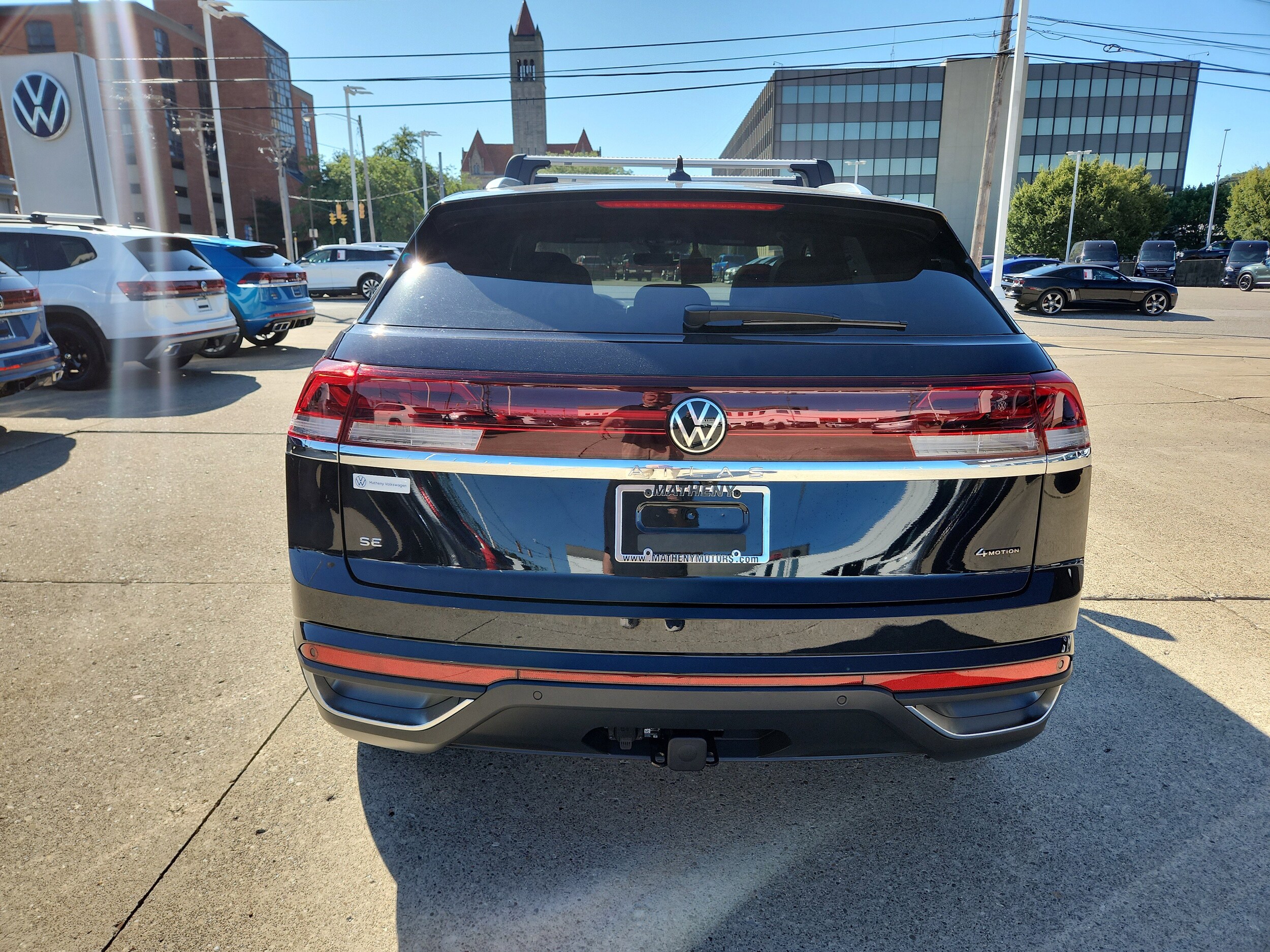 2026 Volkswagen Atlas Cross Sport SE Technology photo 2
