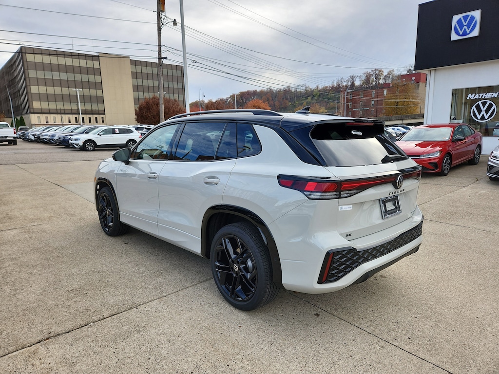 New 2026 Volkswagen Tiguan 2.0T SE R-Line Black SUV