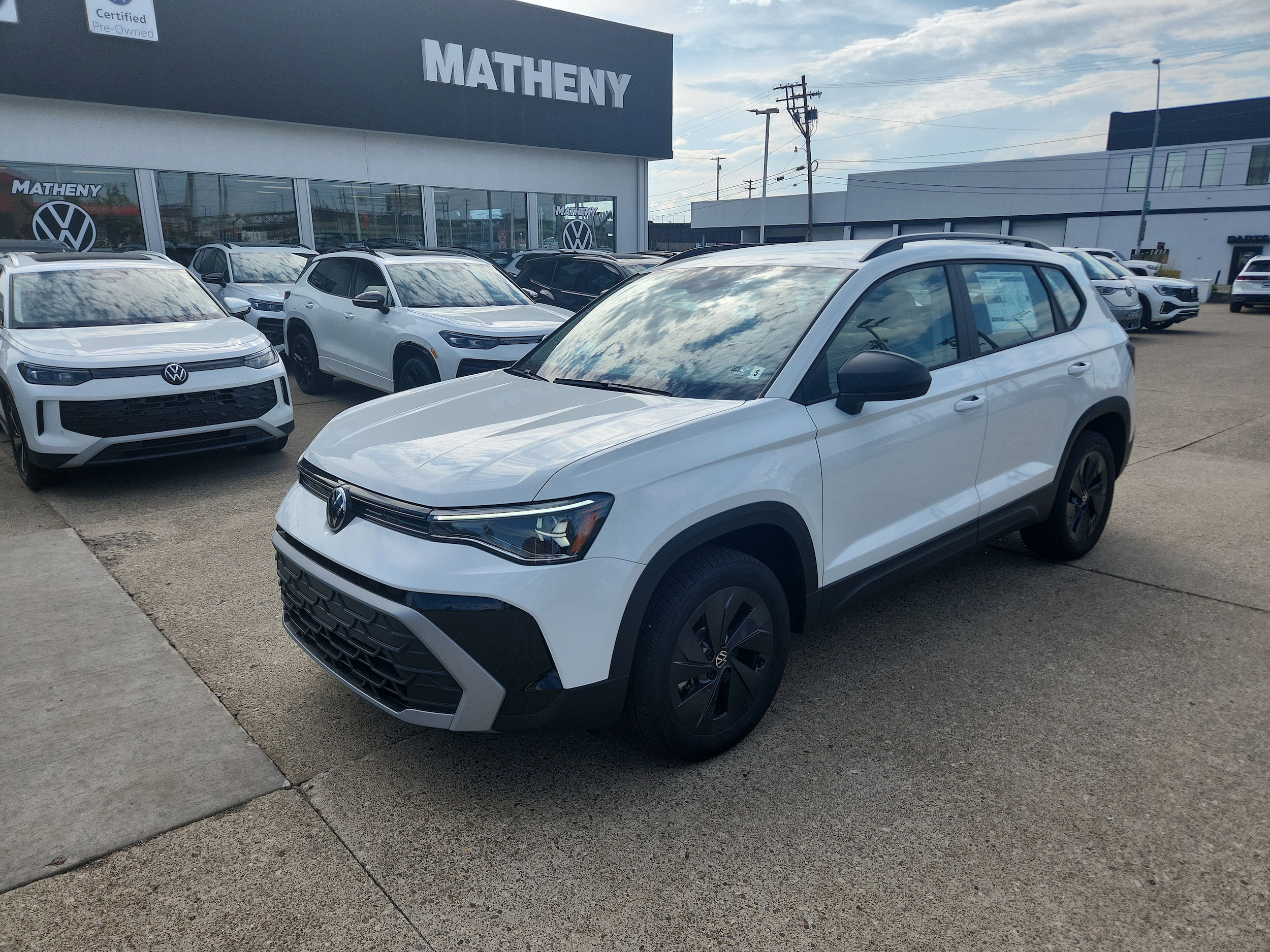 2026 Volkswagen Taos 1.5T S's photo