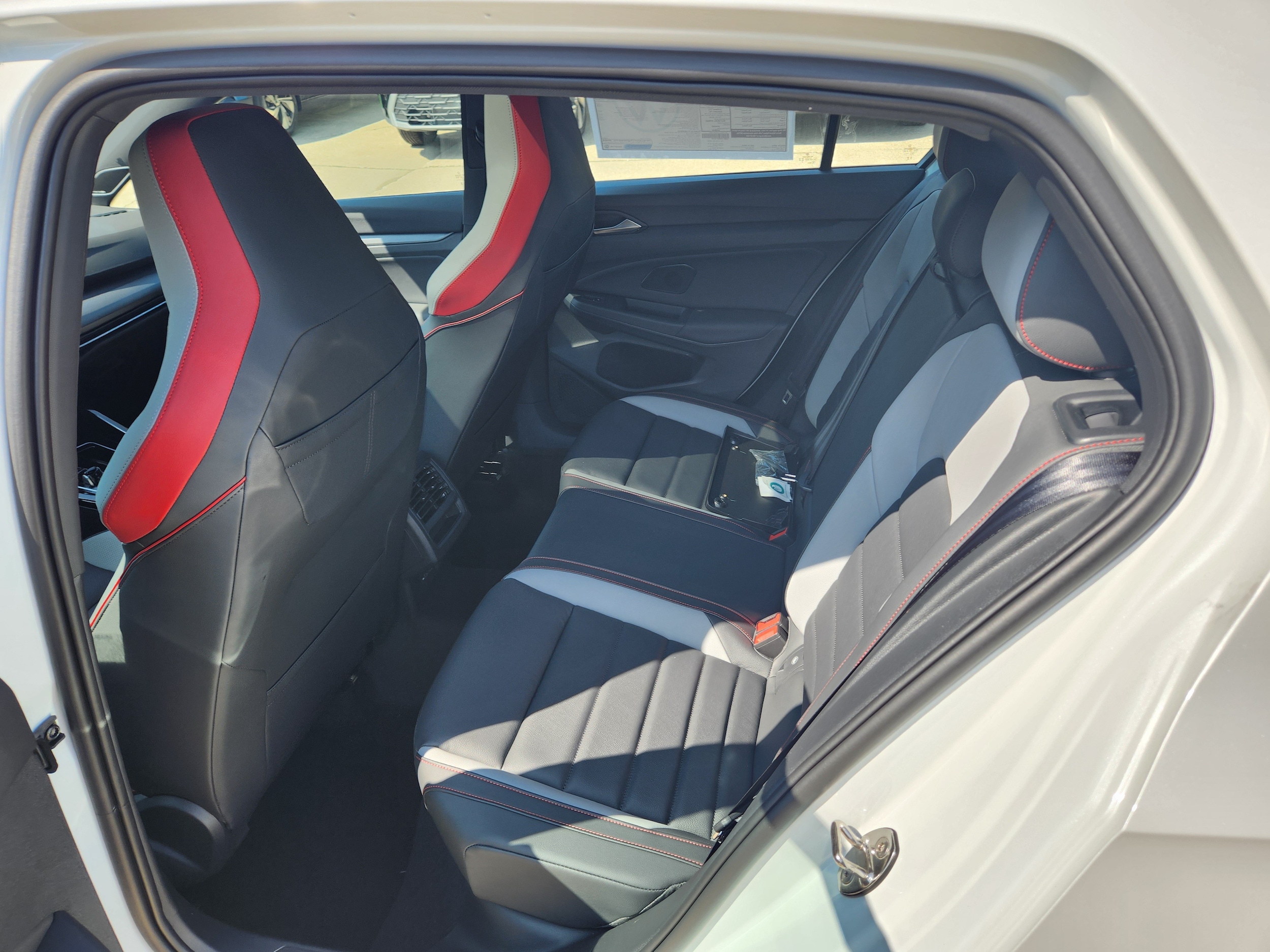2025 Volkswagen Golf GTI SE - Photo 11