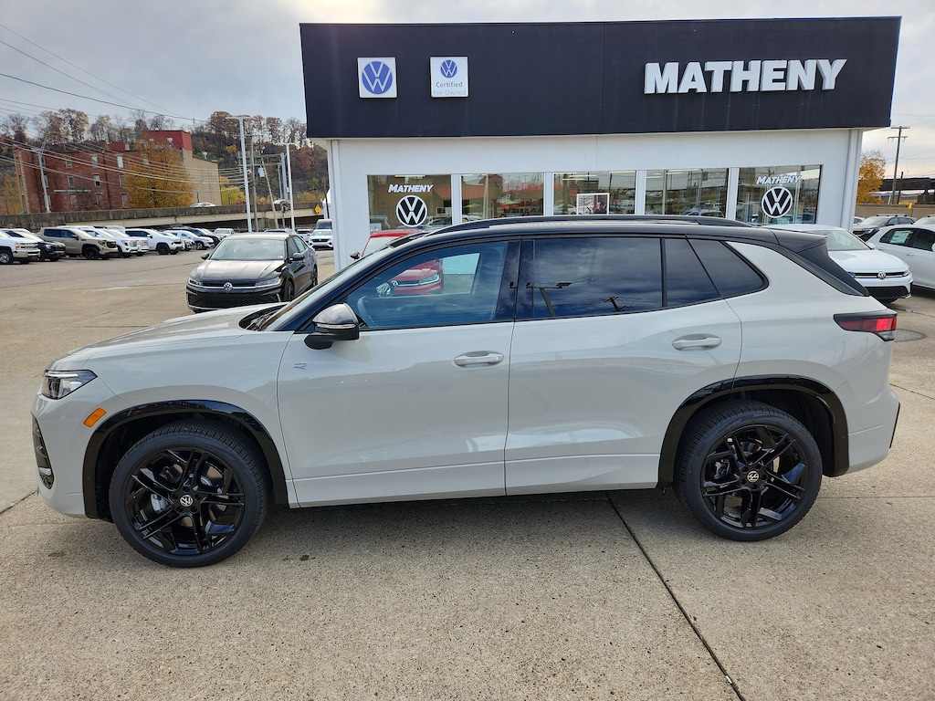 New 2026 Volkswagen Tiguan 2.0T SE R-Line Black SUV